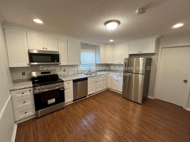 Photo - 7622 Helmdale Ave