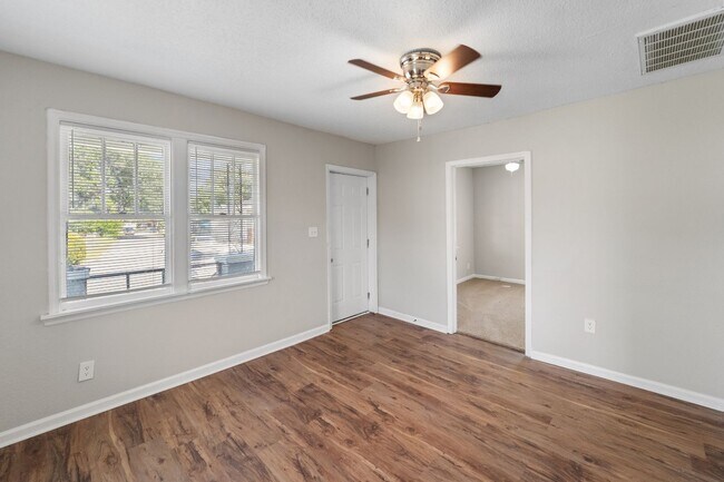 Photo - 132 Jenks St