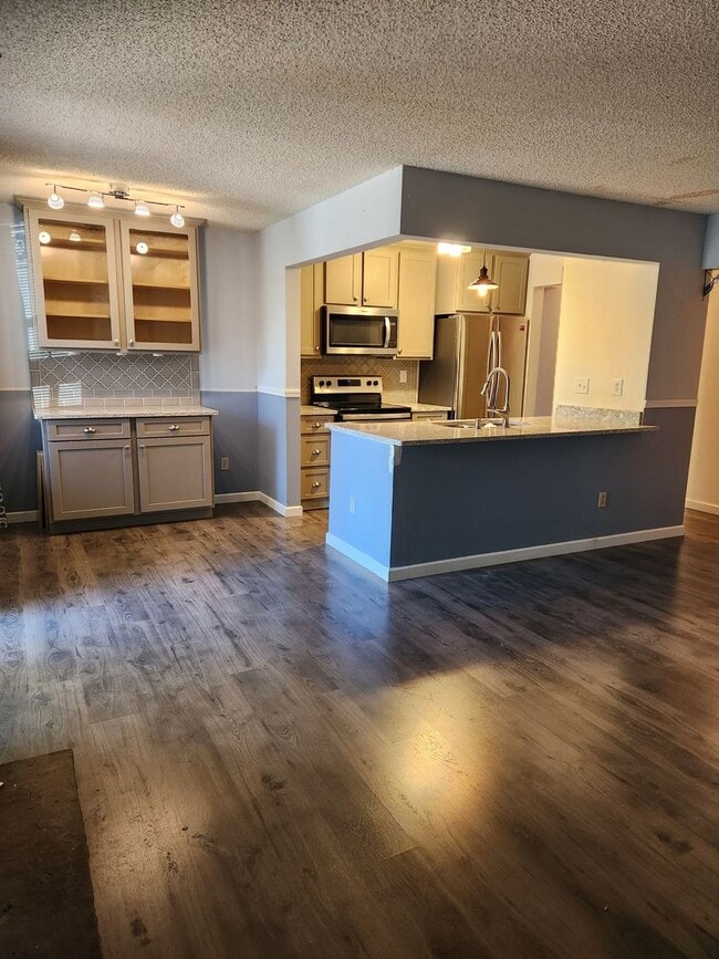 Amazing first floor unit in Arvada! MOVE I... - Amazing first floor unit in Arvada! MOVE I...