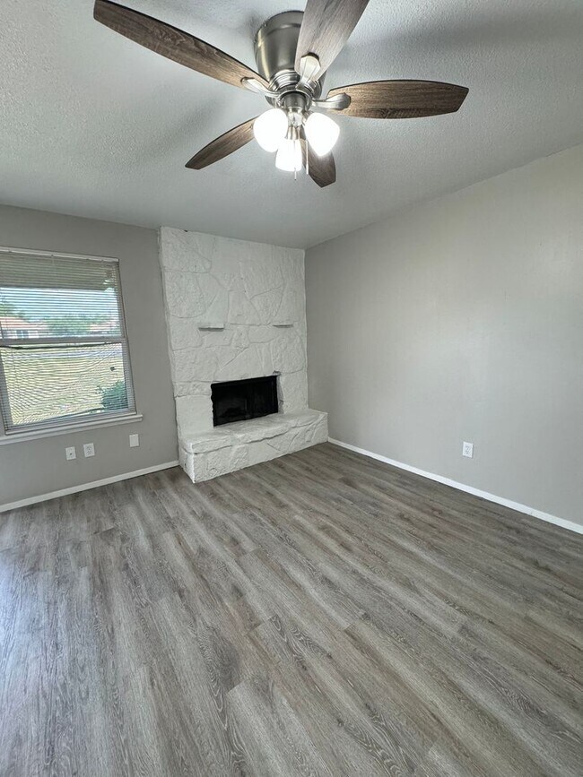 Photo - Move In Special! 2 bedrooms 1.5 bath townhome Unit 1409 D COURTNEY PL