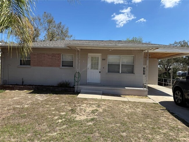 1247 Lakeview Dr