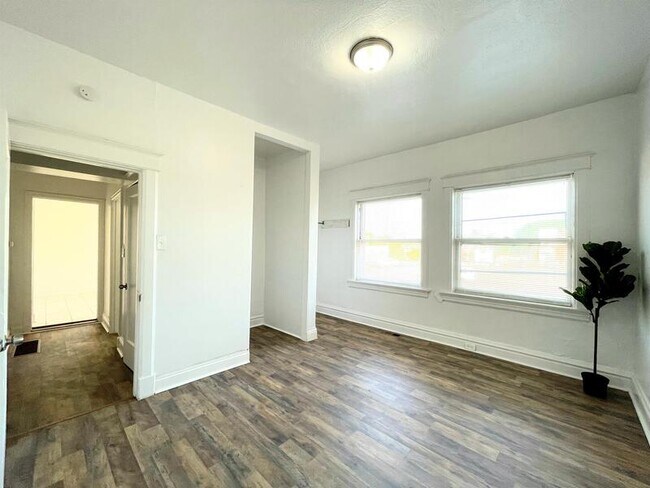 Building Photo - 7370 Pasadena Blvd Unit #1