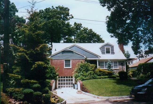 Photo - 193-47 Salerno Ave House