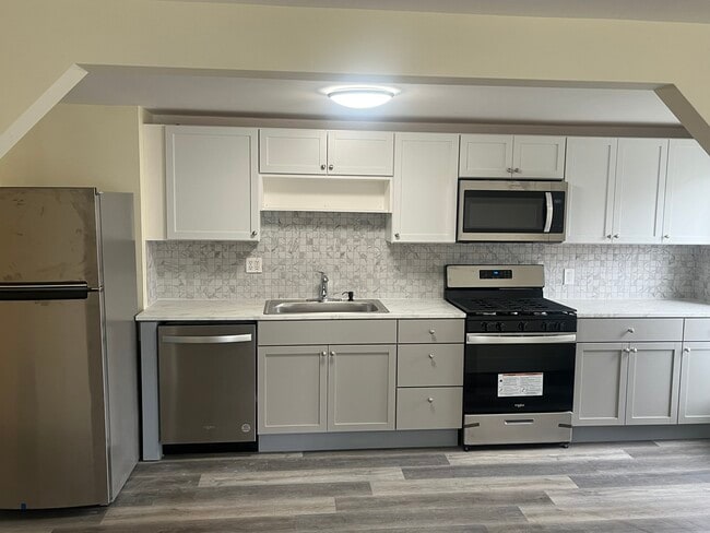Kitchen - Updated - Eat In - 697-1 Islington St Unit 697 Islington St Apt 1