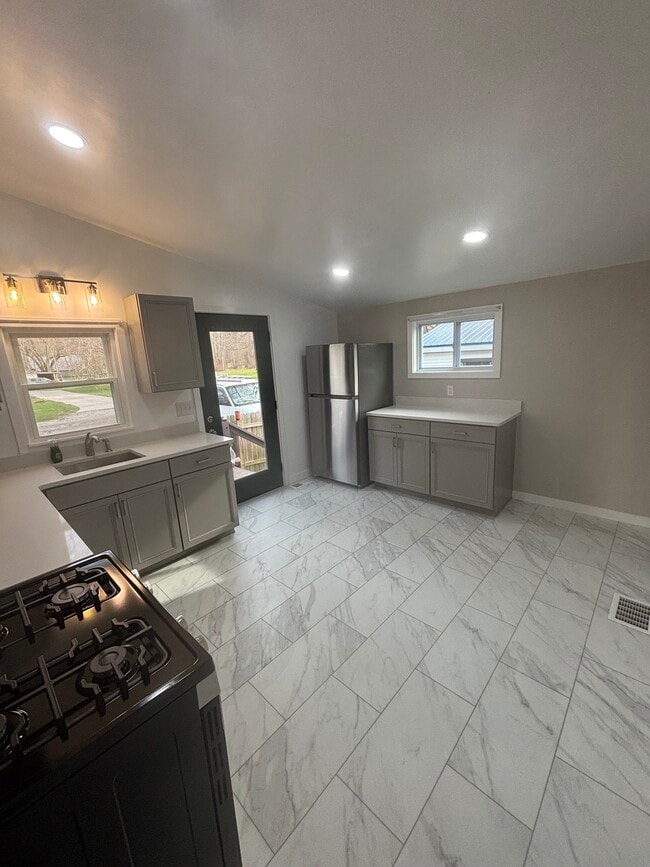 Photo - 892 Bartlett Rd