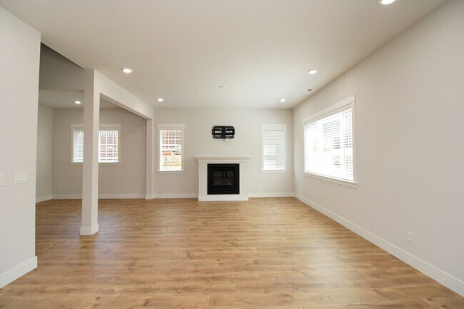 Photo - 16576 SW Sunshine Coast St