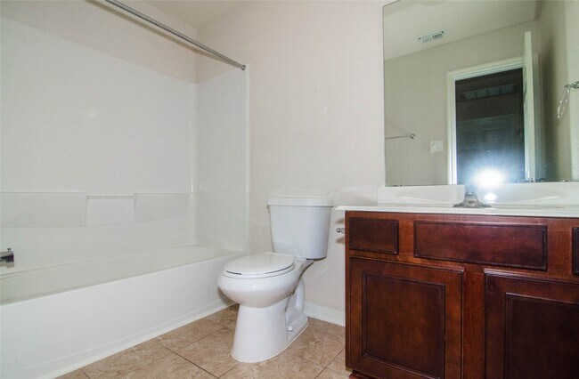 Building Photo - 3939 Calgary Cir