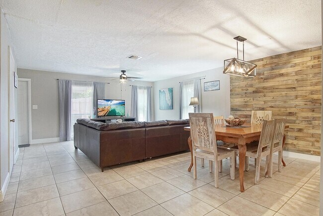 Photo - 1002 Avenue E