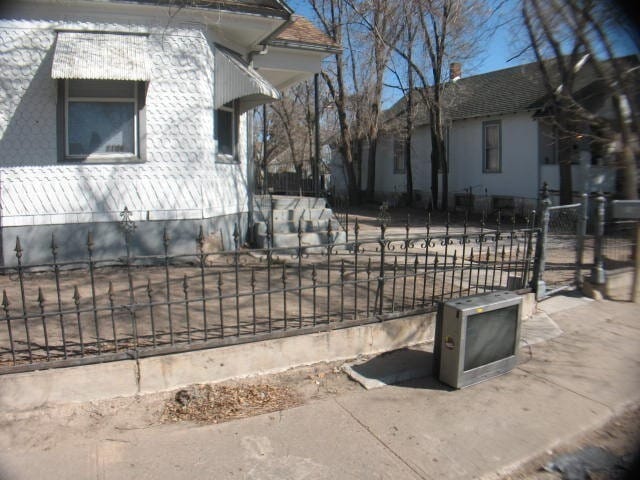 Building Photo - ALL PROSPECTIVE TENANTS MUST SUBMIT A $58 NON-REFUNDABLE APPLICATION FEE PER APPLICANT ONLINE AND...