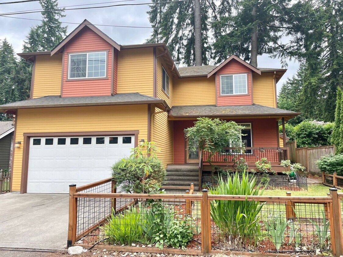 4 Bedroom Shoreline Home... - 4 Bedroom Shoreline Home...