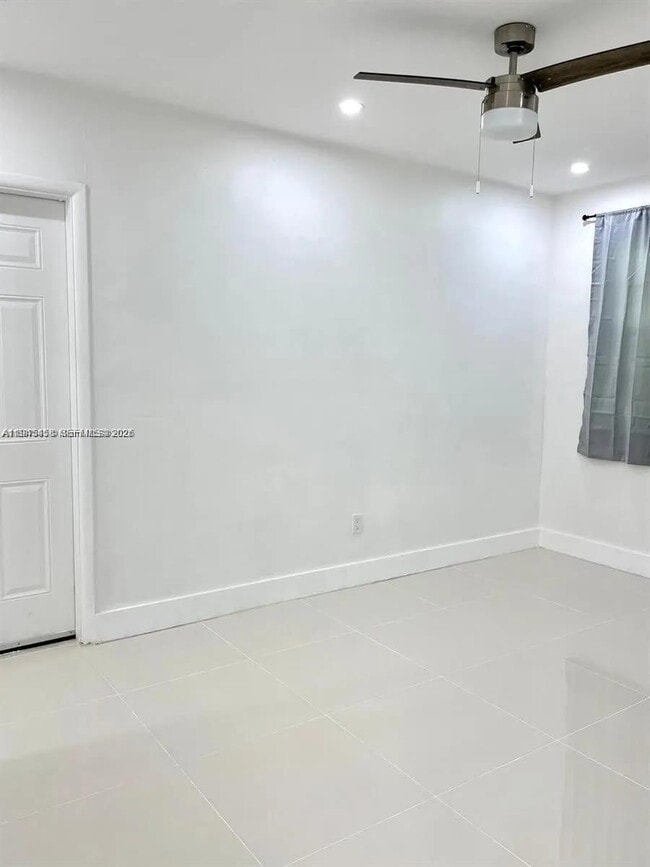 Photo - 725 NE 126th St Unit 5