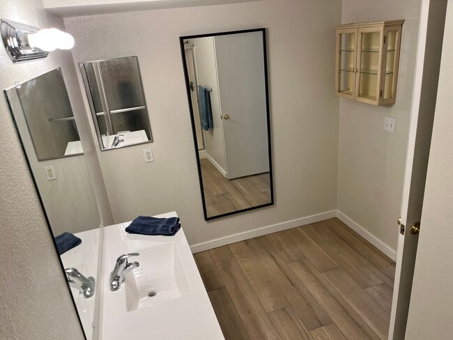 Photo - 517 W Duke Dr