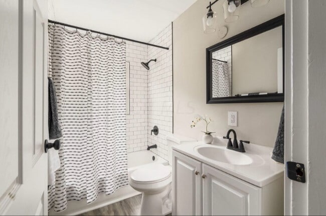 Photo - 1855 Jermain Dr