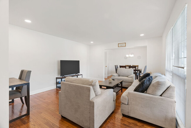 Photo - 5382 Kings Park Dr Unidad SI ID1472891P