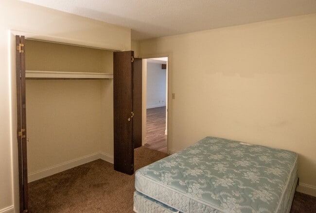 Photo - Cozy 1-Bedroom Multiplex Apartment in Coffeyville, KS with Modern Amenities! Unit Apartment B