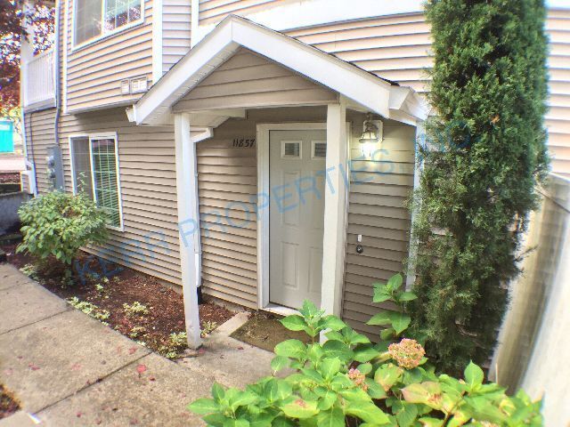 Building Photo - 11857 SE Pine St Rental