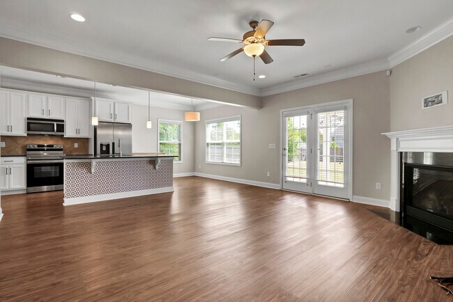 Photo - 315 Red Cedar Dr