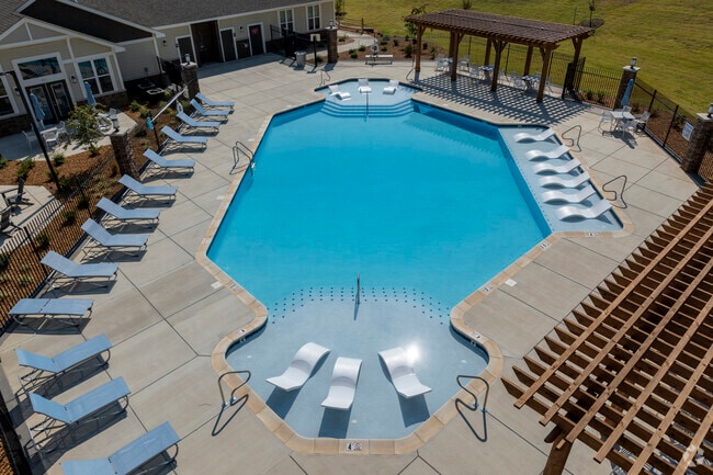Pool - Signature Pointe Apartment Homes
