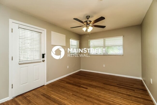 Photo - 3 Bedroom Pet-Friendly Home in St. Cloud, FL with Main Street Renewal
