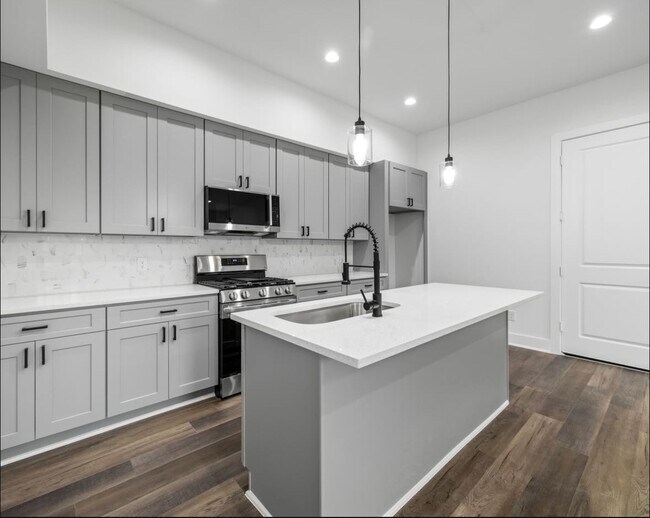 Photo - 955 Elkhart St