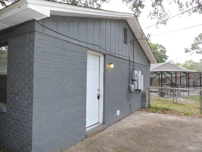 Photo - 603 N Crow Rd