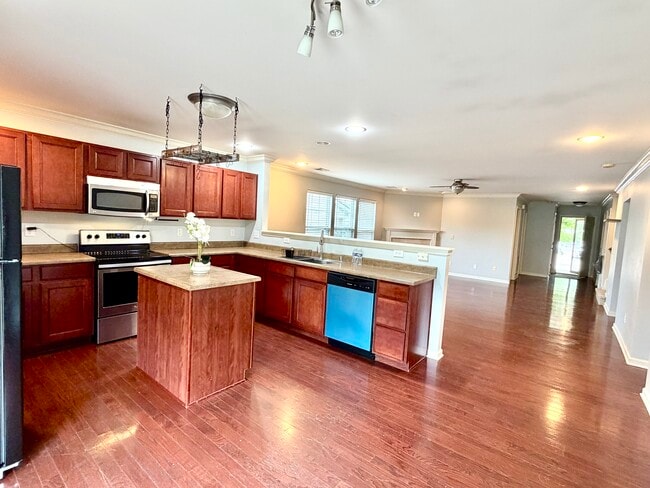 Photo - 996 Applecross Dr