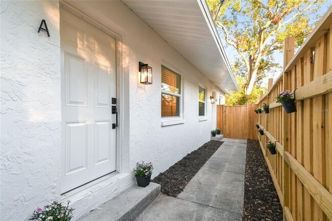 Building Photo - 6422 S Adelia Ave