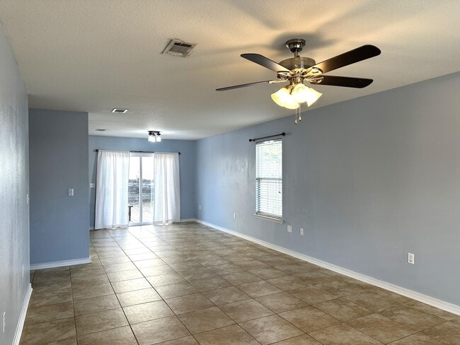 Photo - 417 Eisenhower Dr