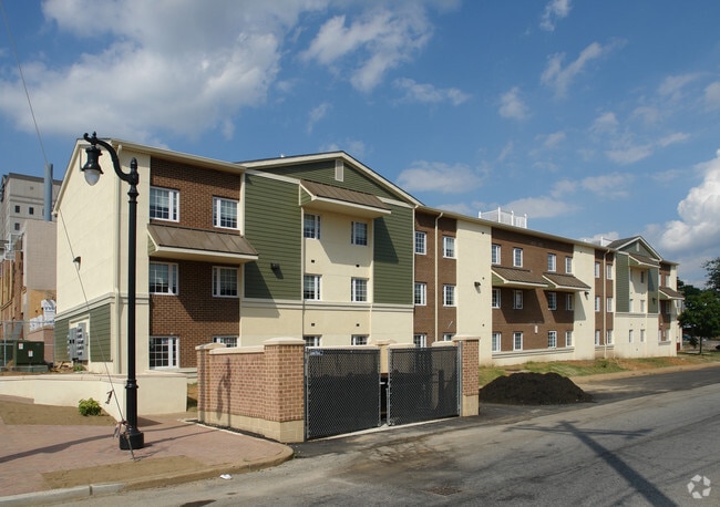 Photo - Clayton Court Apartments