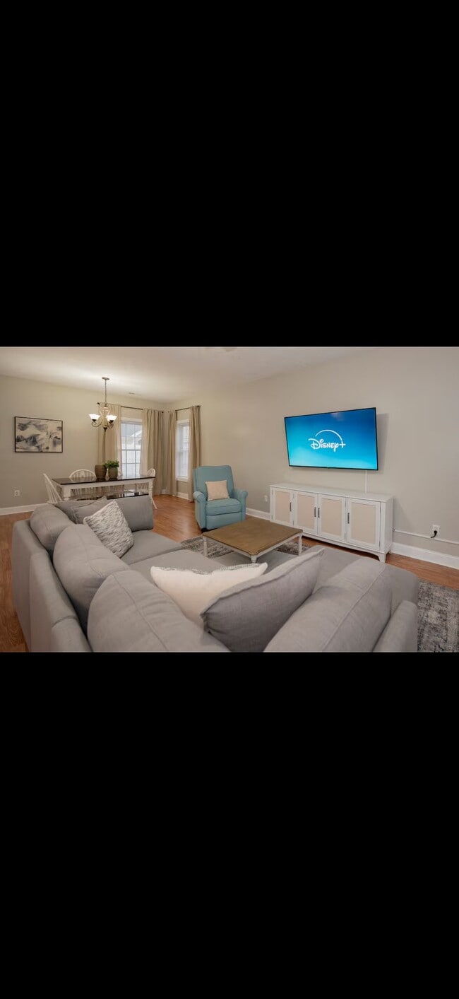 Photo - 102 Wyndpark Cir