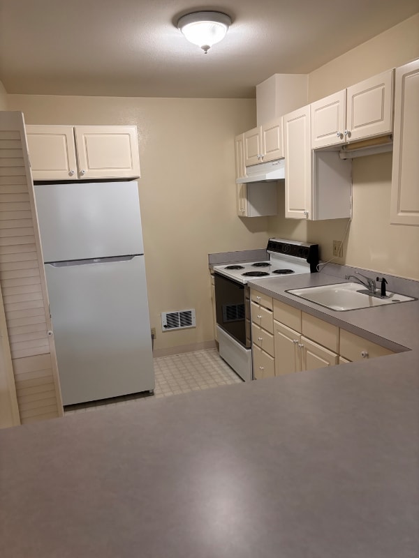 Photo - 285 Waldorf Pl