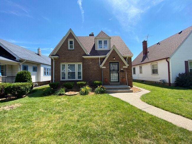 Building Photo - 2 Bedroom Single Family