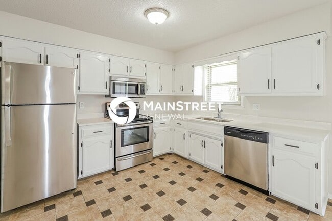 3 Bedroom Pet-Friendly Home in KANSAS CITY, MO with Main Street Renewal