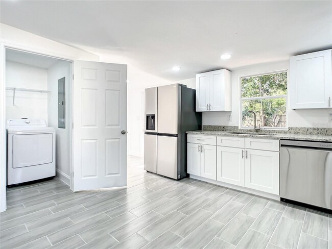 Photo - 560 Fairmount Rd