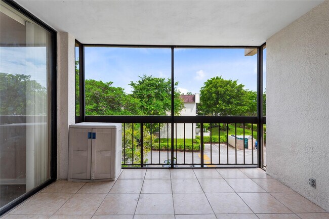 Photo - 8429 Forest Hills Dr Unit 304