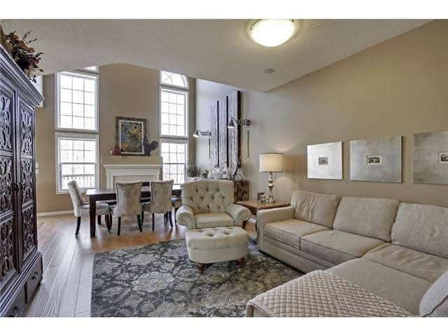 Sala de estar/comedor de concepto abierto - 15225 Florist Cir