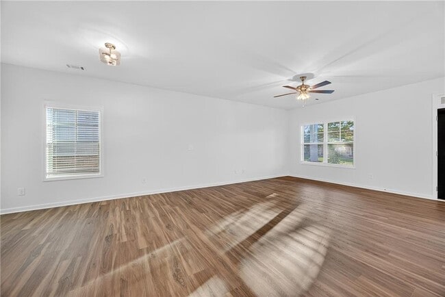 Photo - 5107 Hollybrook Rd SE