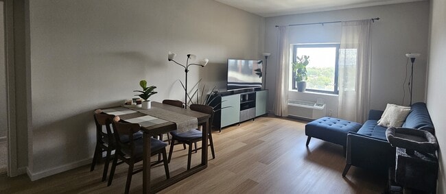 Photo - 1 Carriage City Plz Unit 1509