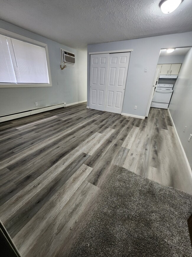 Building Photo - 102 Oak St Unit #1