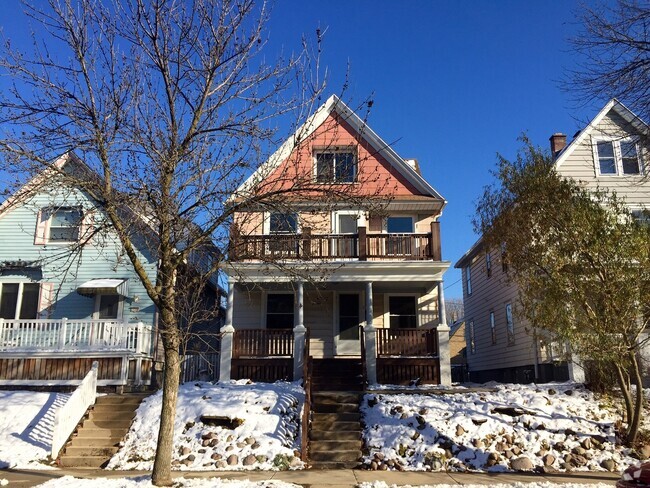 Building Photo - 3044 N Fratney St Unit Lower Rental