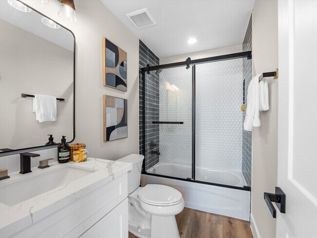 Photo - 1102 64th St