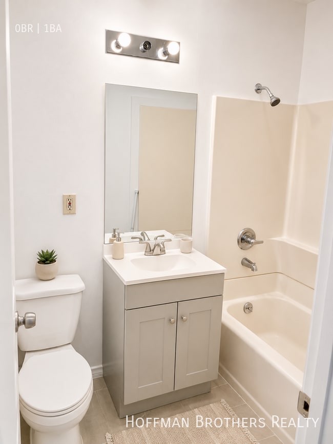 Photo - 933 Grattan St Unit 107