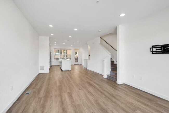 Photo - 16560 Crabbs Branch Way