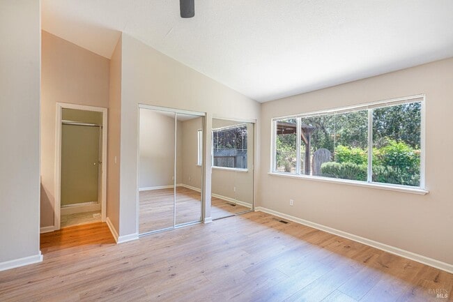 Photo - 943 Foothill Dr