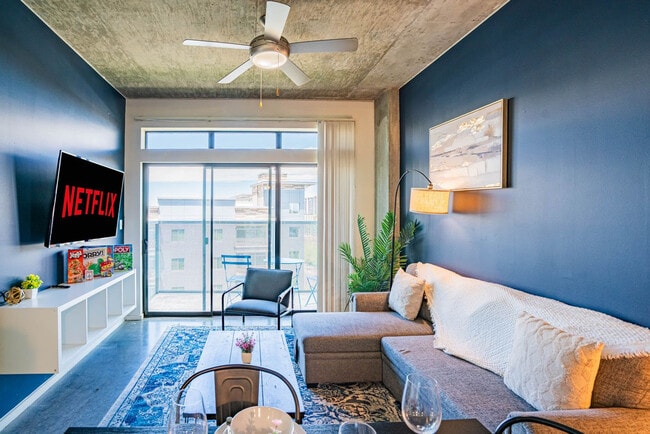 Building Photo - 333 E Roosevelt St Unit ID1263046P Rental
