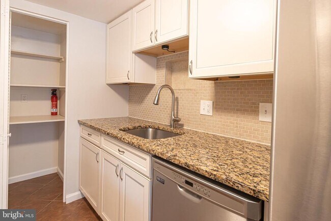 Photo - 6558 Gildar St