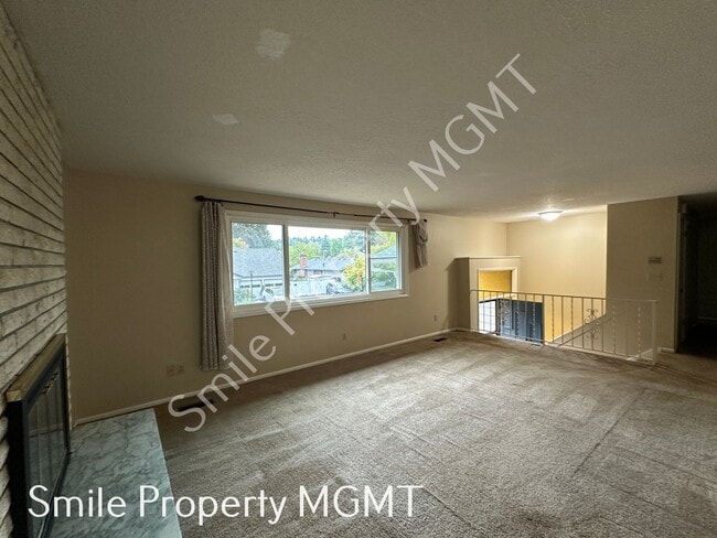 Photo - 16927 SE Franklin St