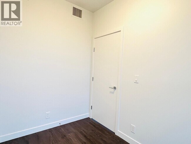 567 Clarke Rd Unit 1702