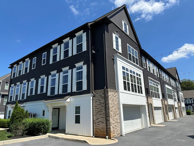 Building Photo - 410 Mayer Pl Rental
