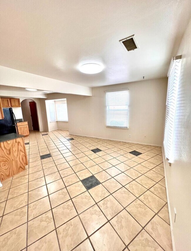Photo - 615 Candelaria Rd NW